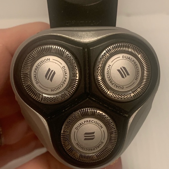 Phillips Norelco Aquatec AT880 Electric Razor w/ Case: Works 100% NO CHARGER! - Picture 4 of 12